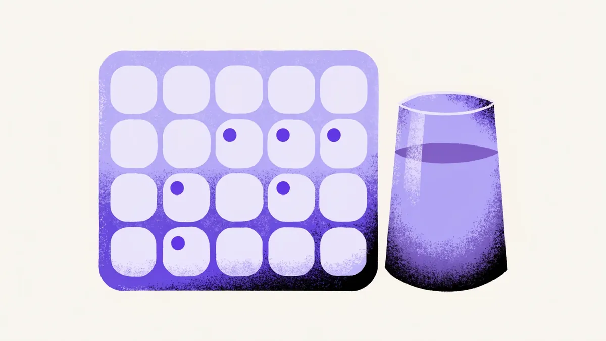 Illustrazione: un calendario da parete con alcuni giorni segnati da punti viola, accanto a un bicchiere d'acqua.