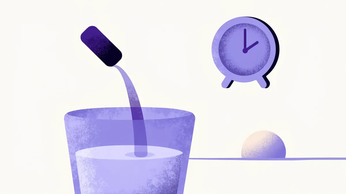 Illustrazione: una bustina versata in un bicchiere d'acqua, un orologio da parete e il sole che sorge all'orizzonte.